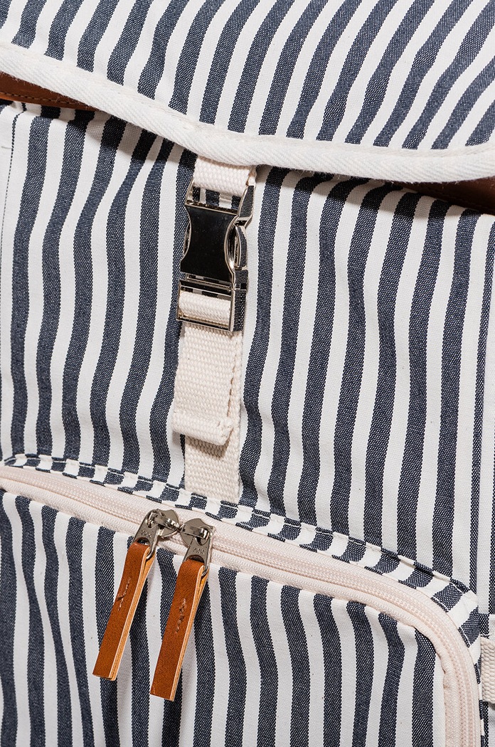 Tepelne izolovaný turistický batoh Business & Pleasure Co. Backpack Cooler BPA.CBP.LAU.NVY viacfarebná