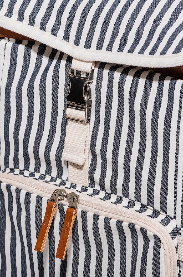 Tepelne izolovaný turistický batoh Business & Pleasure Co. Backpack Cooler BPA.CBP.LAU.NVY viacfarebná