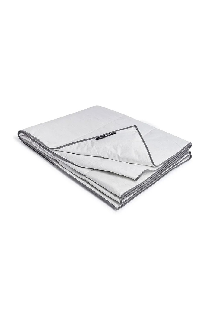 Relaxačná prikrývka Blackroll Recovery Blanket Ultralite 135 x 200 cm biela 607.BLACKROLL