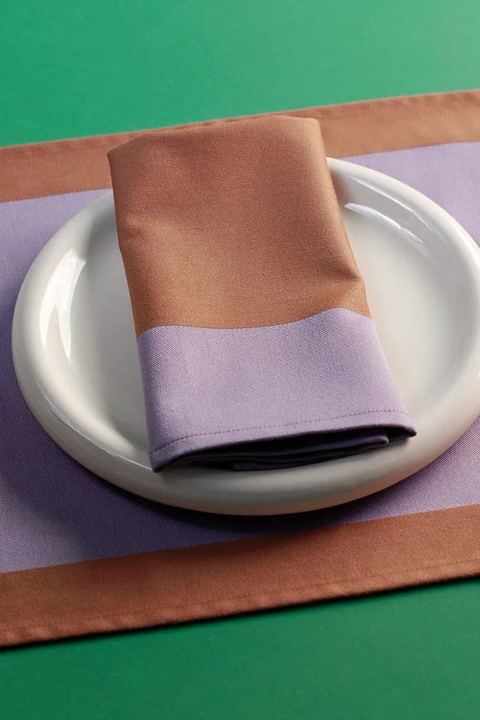HAY suport decorativ pentru farfurie Ram 43 x 31 cm AE046.A945 violet AA00