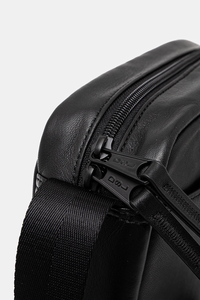 Kožená kabelka Diesel RAVE RAVE CAMERA BAG X cross b černá X10242.P2809