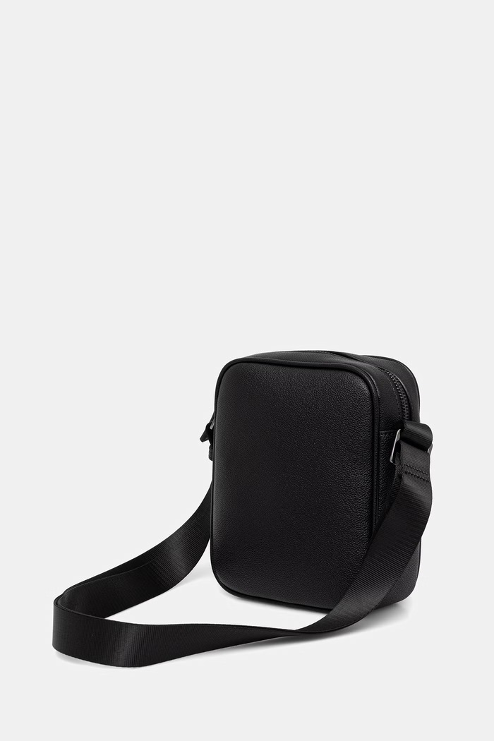 Armani Exchange vrecko pánske z imitácie kože XM002584.AF22651.NOS čierna AA00