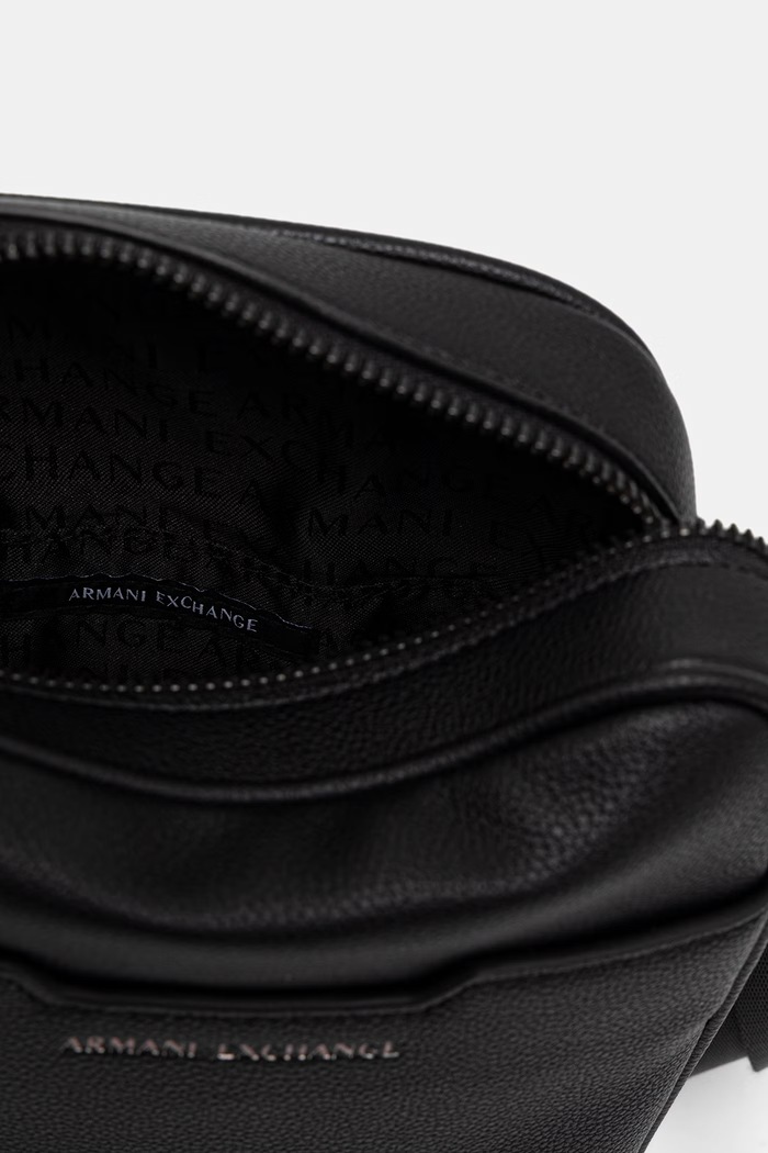 Armani Exchange vrecko pánske z imitácie kože XM002584.AF22651.NOS čierna