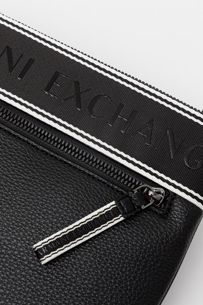 Armani Exchange mala torba za muškarce crna XM002610.AF22662.NOS