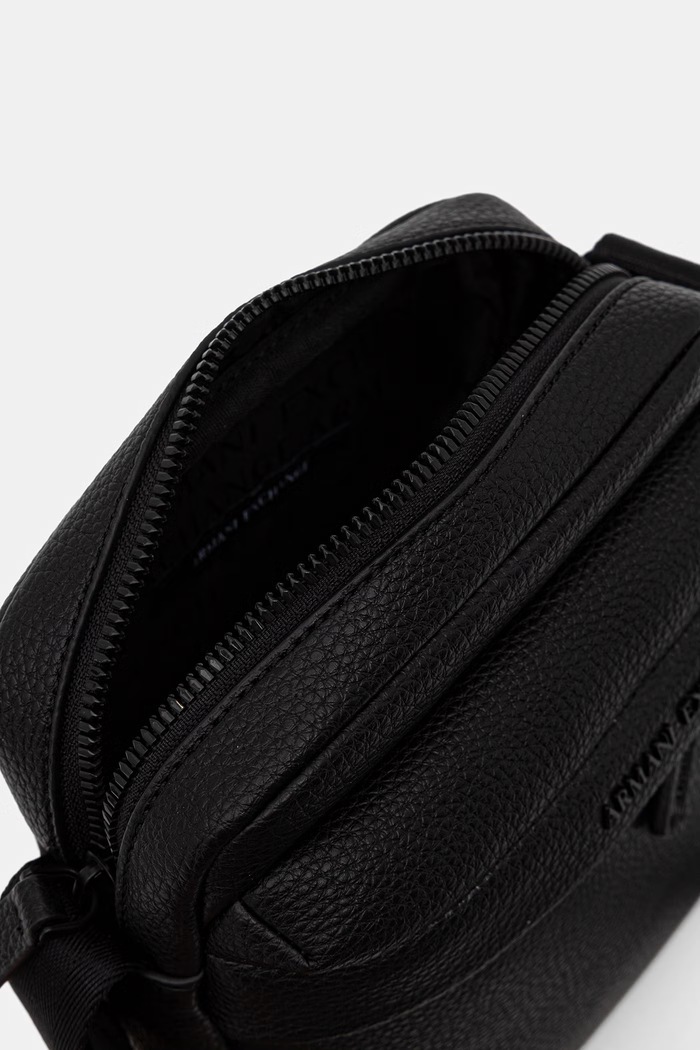 Armani Exchange чанта през рамо мъжка от имитация на кожа XM003597.AF26651.NOS черен