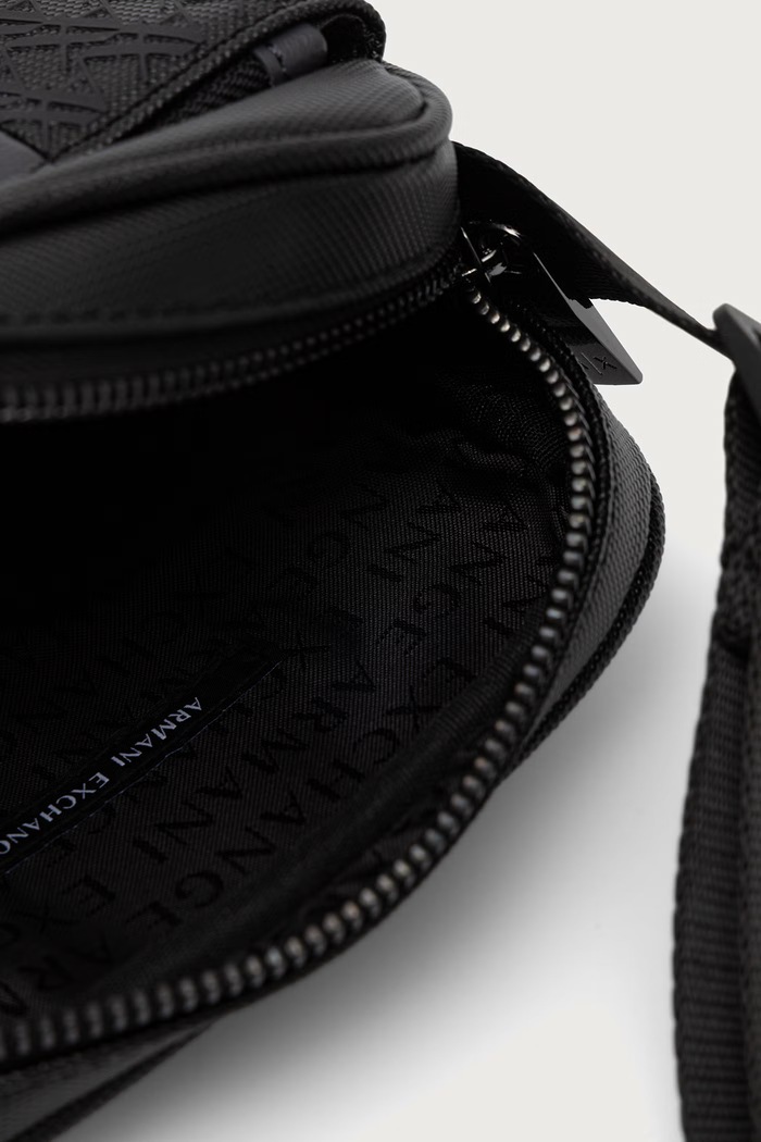 Armani Exchange mala torba za muškarce XM003174.AF26691.NOS crna