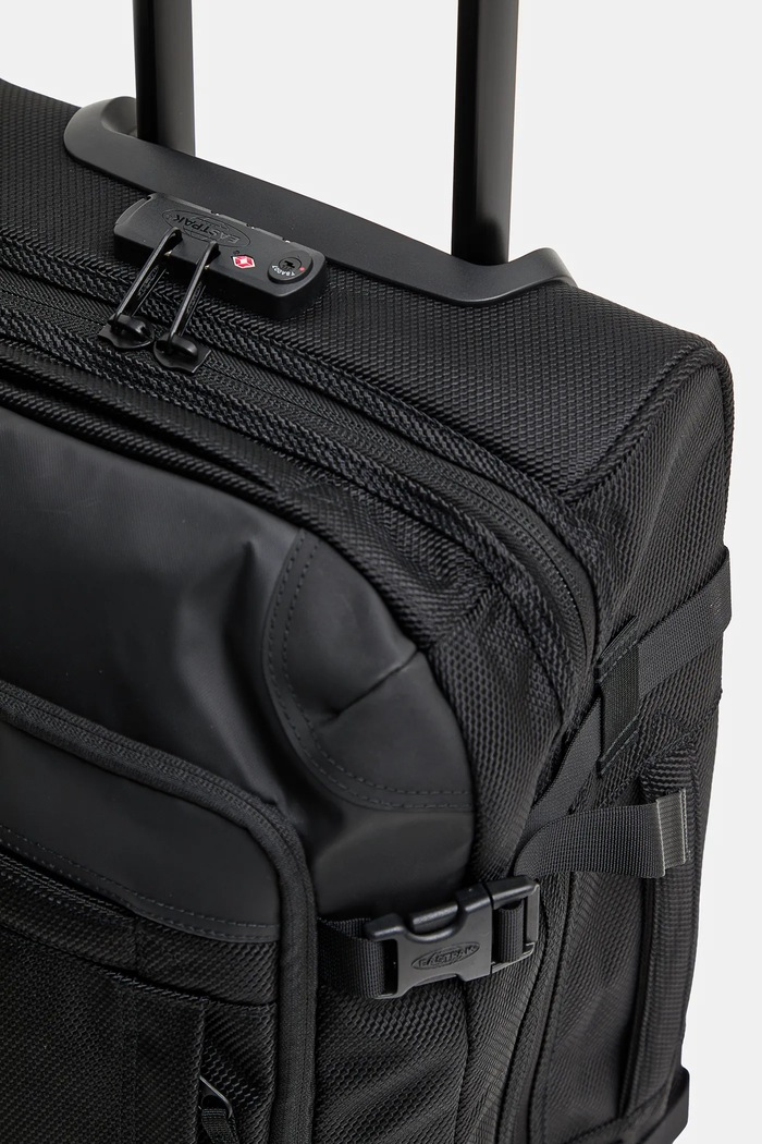 Kufr Eastpak Tranverz CNNCT S černá EK94D80W
