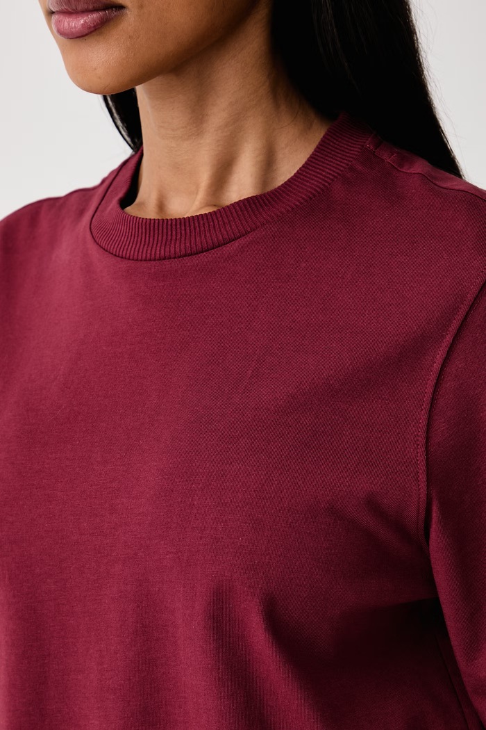 Oblačila United Colors of Benetton Kratka majica ženska bombažna 3BL0E17G5 bordo