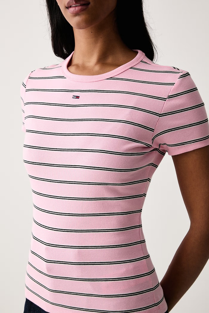 Тениска дамска от памук с еластан Tommy Jeans DW0DW17383. розов
