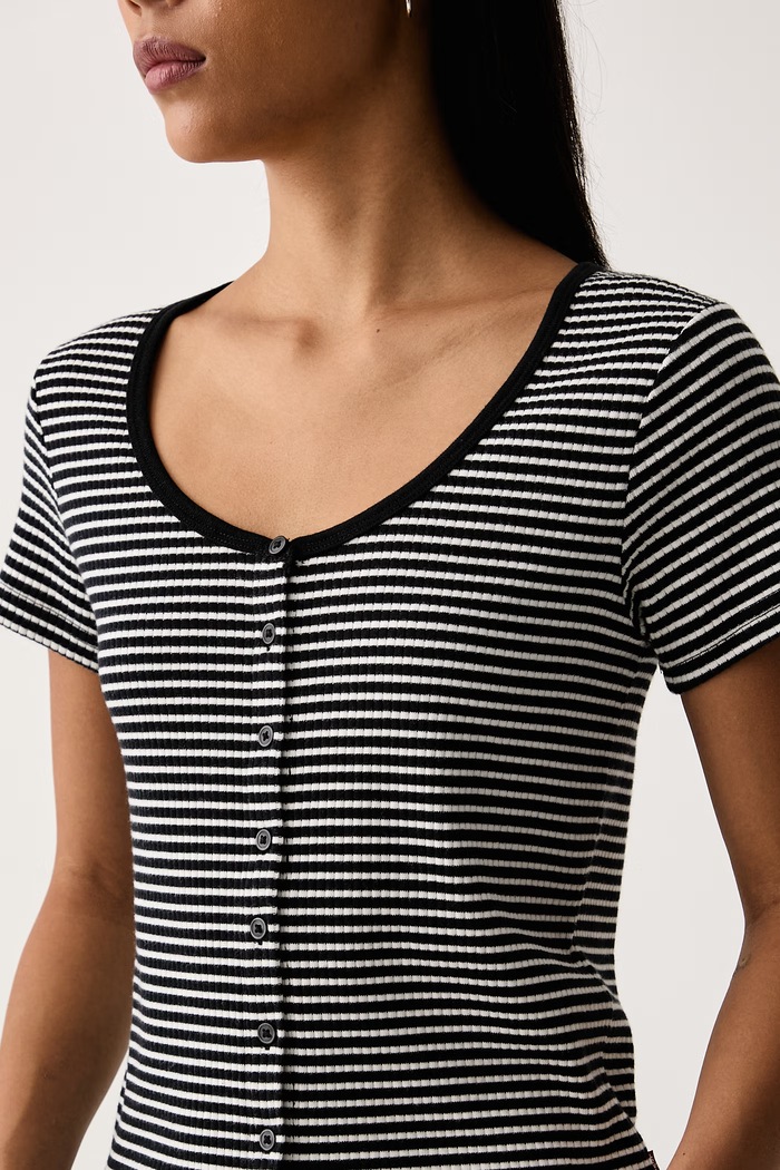 T-shirt γυναικείο βαμβακερό με ελαστάν AUSTEN BUTTON THROUGH SS Levi's 0087U μαύρο