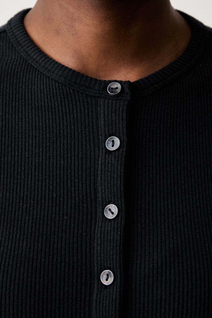Majica za žene s modalom RORY BUTTON THROUGH SS Levi's crna 0086M