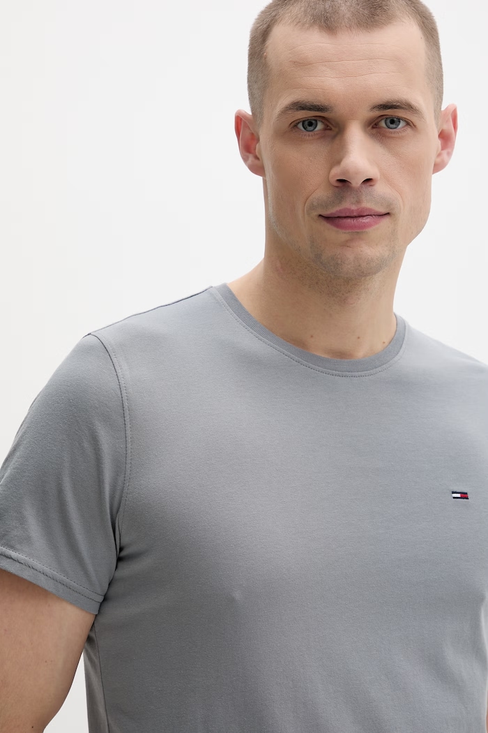 Tommy Jeans tričko pánske bavlnené sivá DM0DM04411