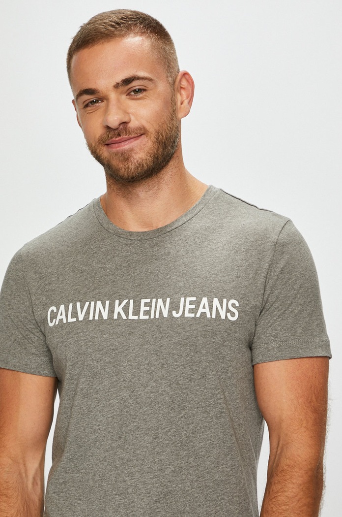 Tričko Calvin Klein Jeans potisk šedá J30J307855