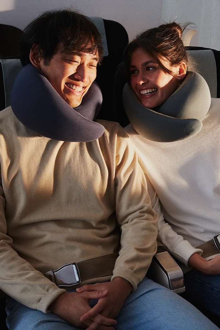 Vankúš na krk Ostrichpillow Go Night Walk modrá OPGV26U