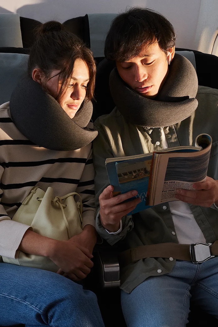 Vankúš na krk Ostrichpillow Go Night Walk OPGV26U modrá