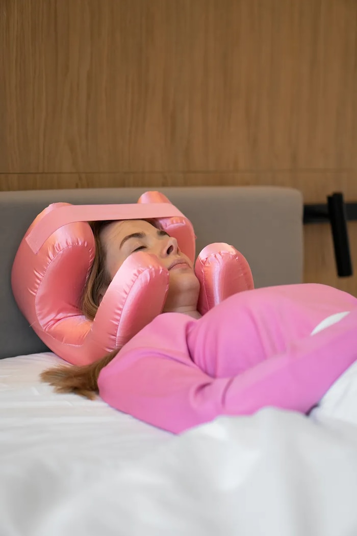 Vankúš proti vráskam s pamäťovou penou GLOV Sleeping Beauty 5907440748859 ružová AA00