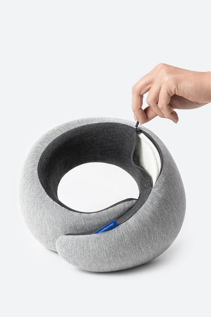 Poduszka podróżna na szyję Go Small Dark Night Ostrichpillow szary OPGV17S