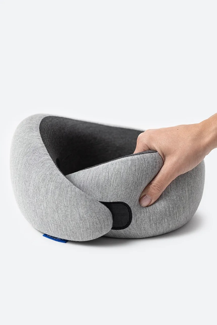 Poduszka podróżna na szyję Go Small Midnight Grey Ostrichpillow szary OPGV02S