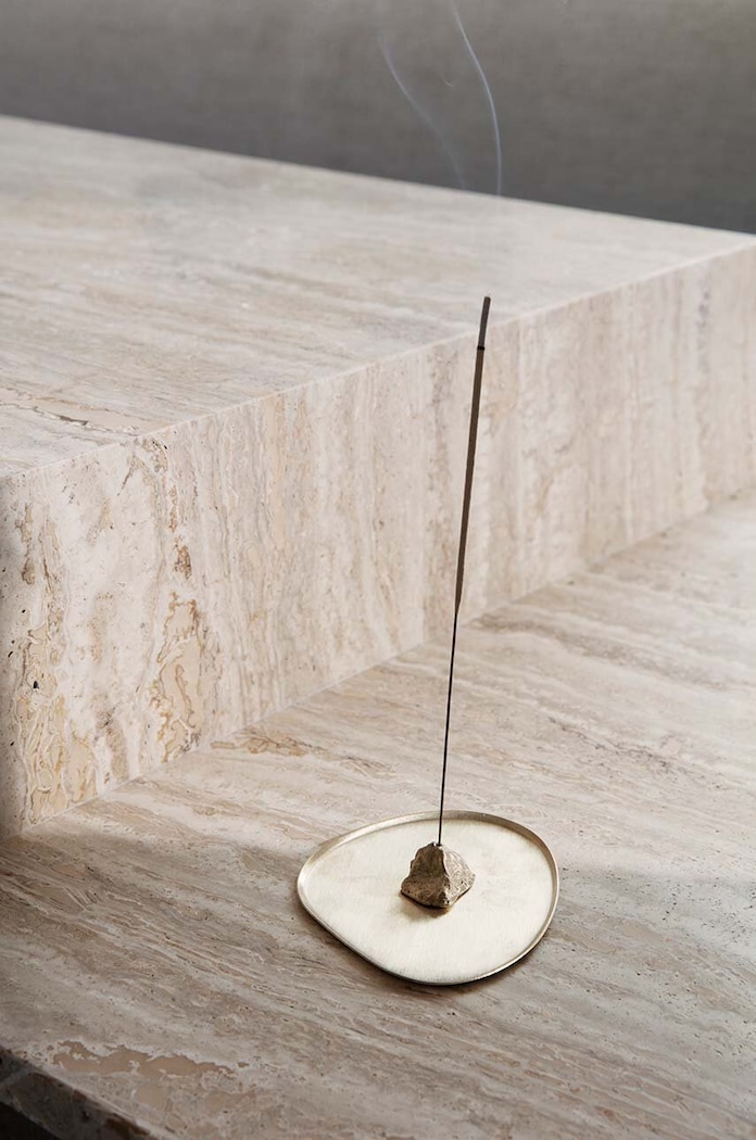 Držiak na kadidlo ferm LIVING Stone Incense Burner 100538501 béžová AA00