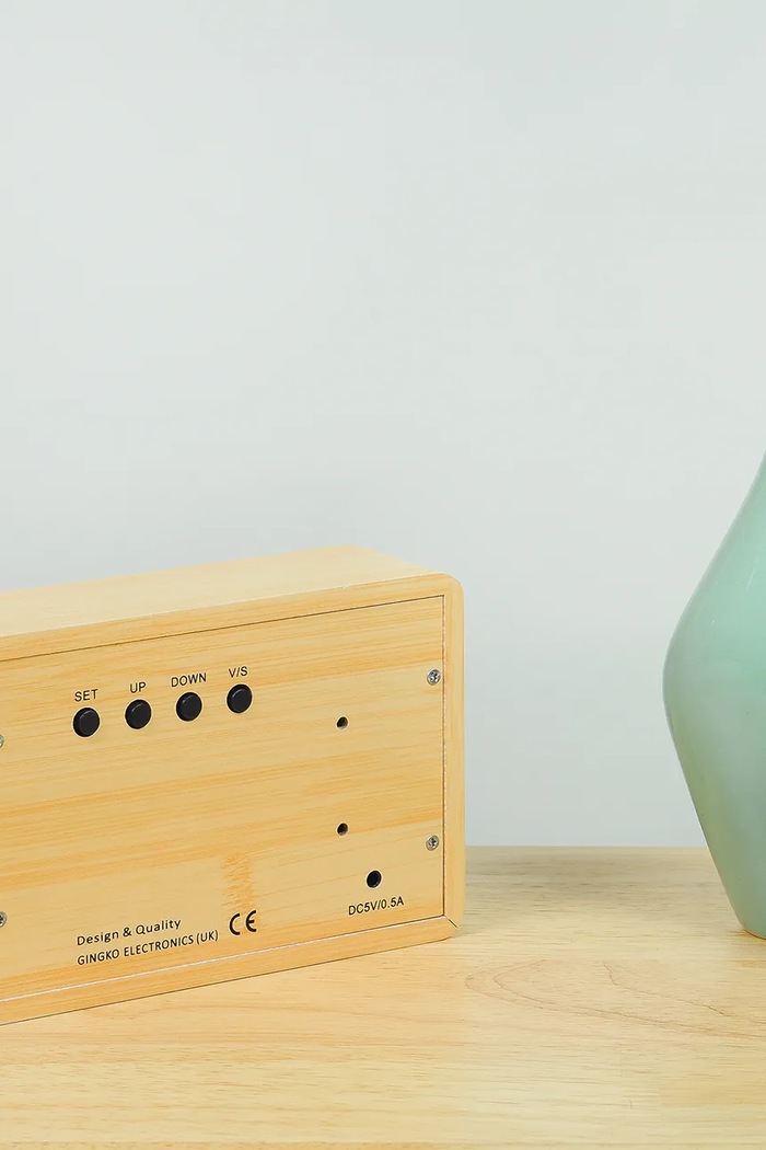 Gingko Design ceas led Brick Beech Click Clock GK15W11 alb