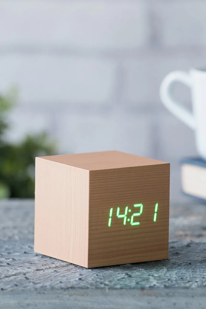 Gingko Design ceas de masă Cube Click Clock galben GK08G11