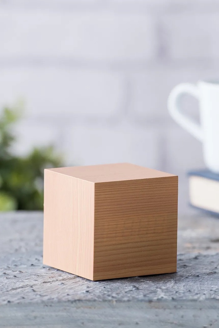Living și dormitor Gingko Design ceas de masă Cube Click Clock GK08G11 galben