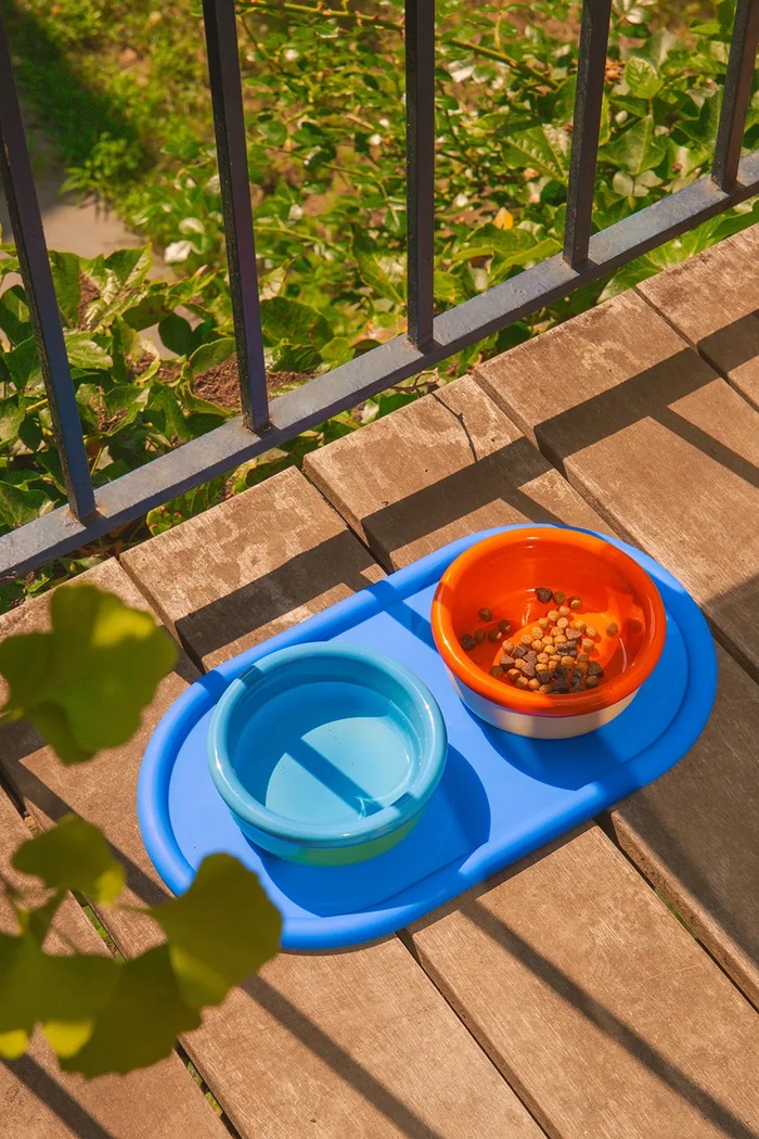Set zdjelica s postoljem za kućnog ljubimca Areaware Every Pet Eats Set 3 elementy AWPBSM šarena