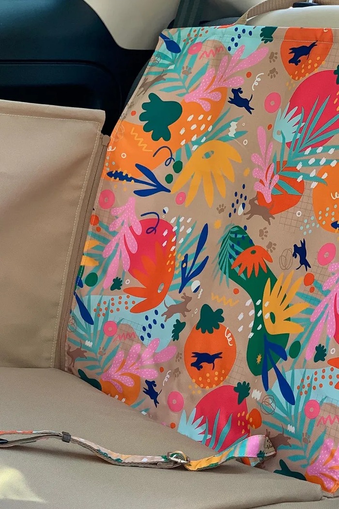 Lifestyle Bebobi mata samochodowa z pasem bezpieczeństwa 55 x 55 x 5 cm DKM23B multicolor