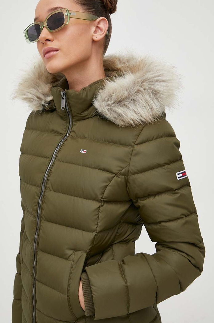 Μπουφάν με επένδυση από πούπουλα Tommy Jeans πράσινο DW0DW08588