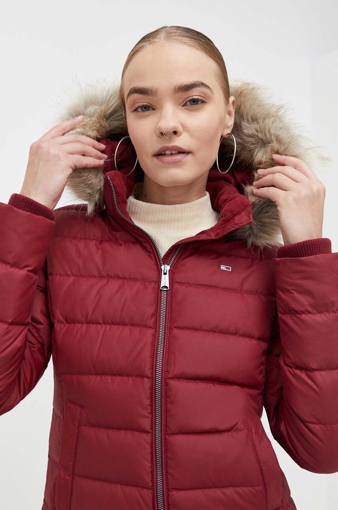 Páperová bunda Tommy Jeans zateplené burgundské DW0DW08588