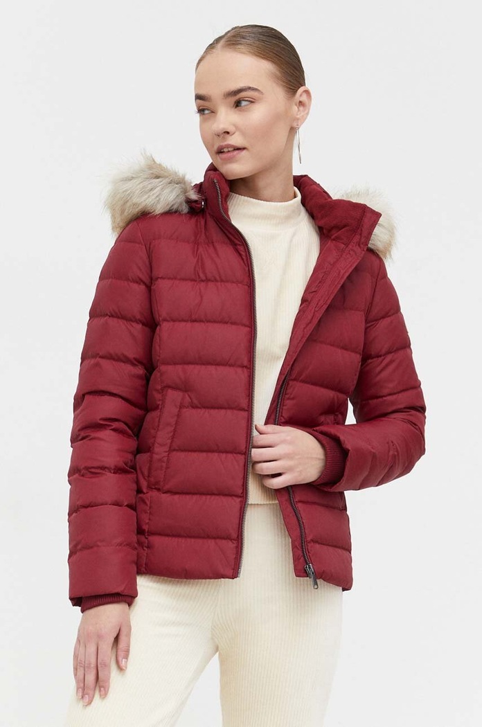 Páperová bunda Tommy Jeans burgundské DW0DW08588