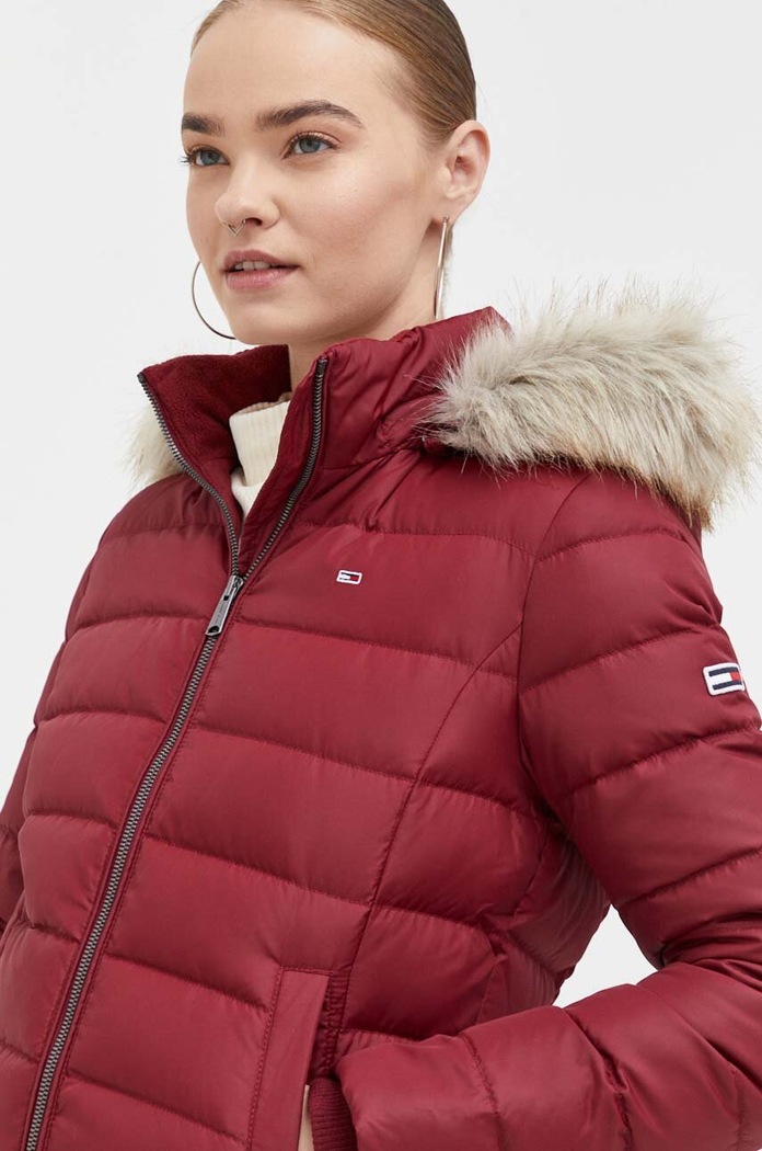 Páperová bunda Tommy Jeans DW0DW08588 burgundské