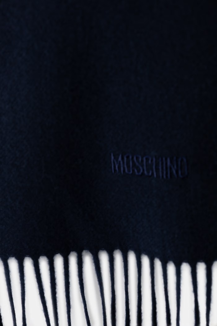 Moschino szalik męski z wełny merino M5165.50092 granatowy AW25