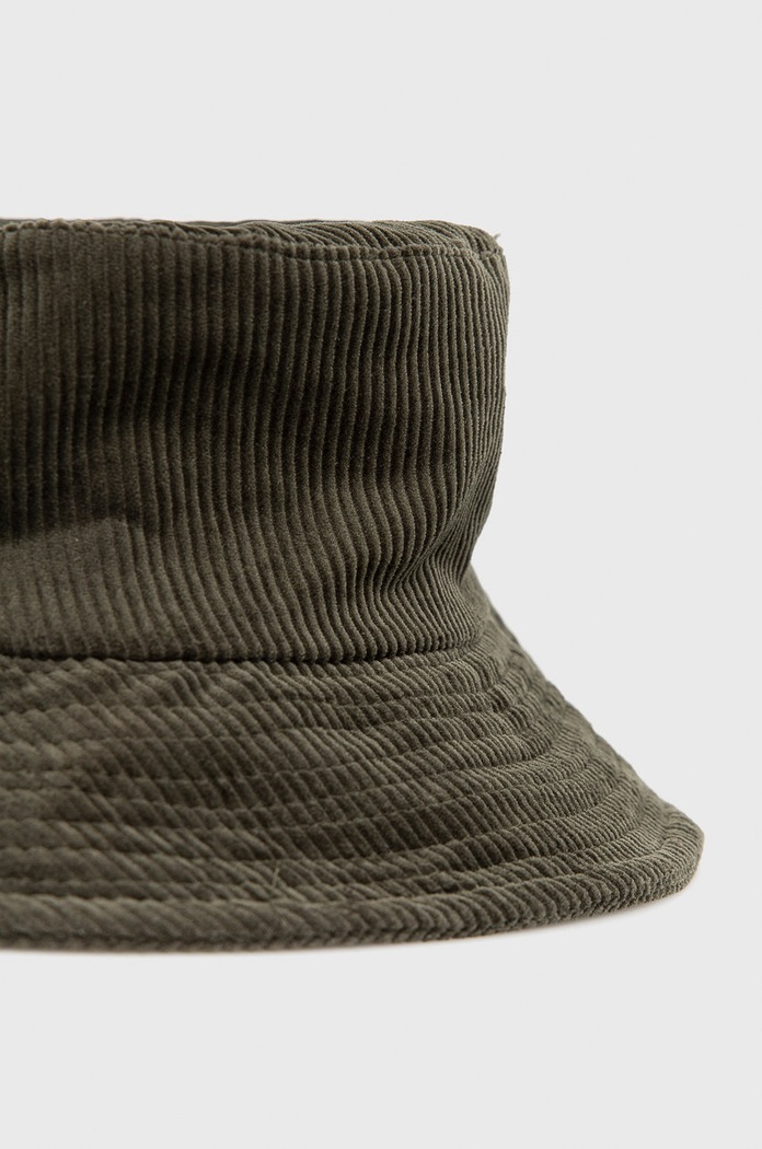 Klobuk iz rebrastega žameta Sisley 6H37SA001.901 zelena AW21