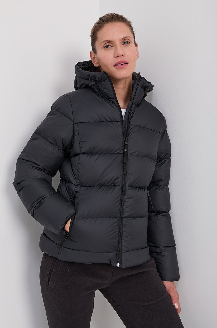 Bunda Helly Hansen 53612 čierna AW25
