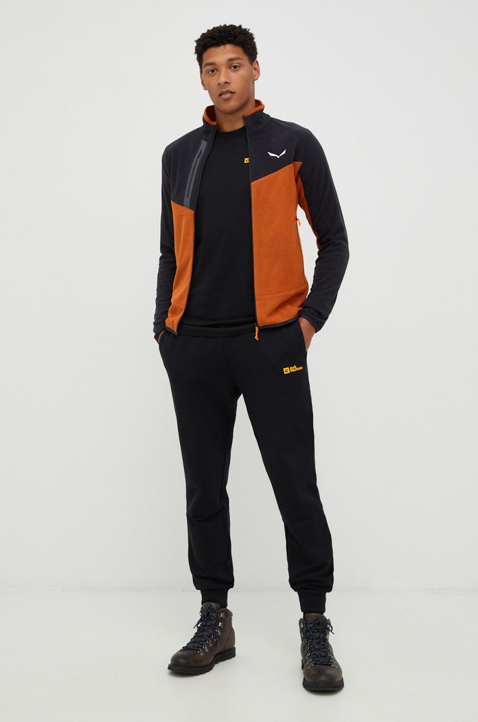 Βαμβακερή μπλούζα με μακριά μανίκια Jack Wolfskin Essential 1808821 μαύρο AW24