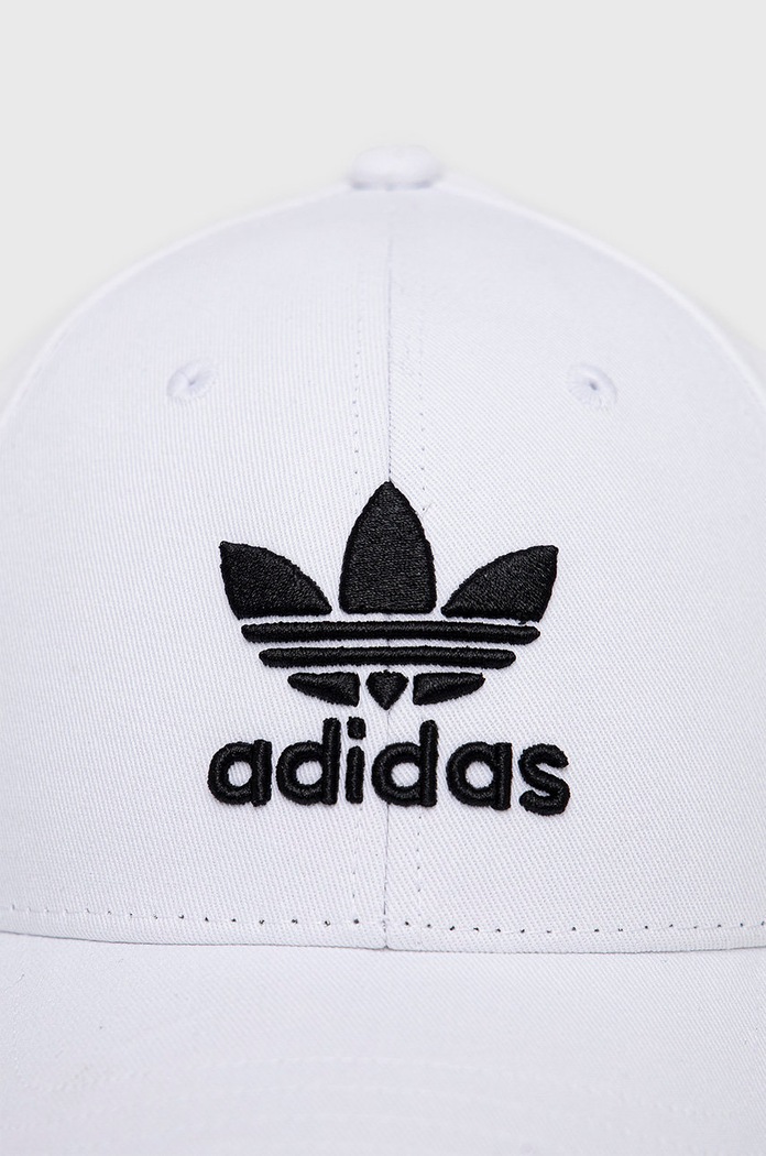 Памучна шапка с козирка adidas Originals FJ2545 бял AW22