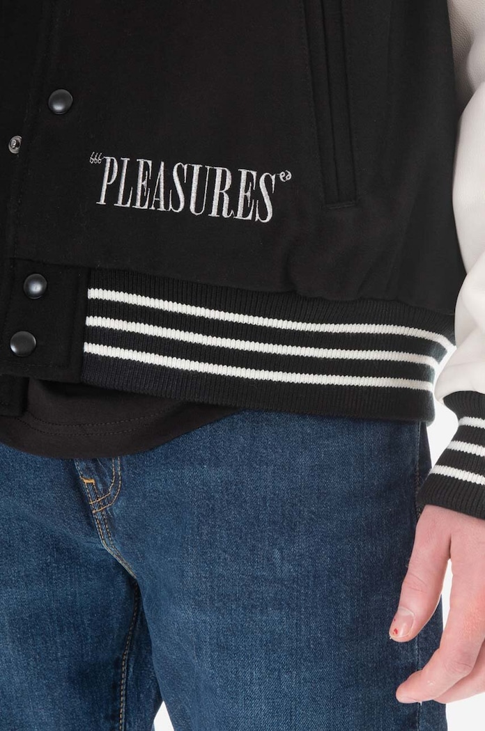 Bomber jakna PLEASURES Unkle Varsity crna P22U012