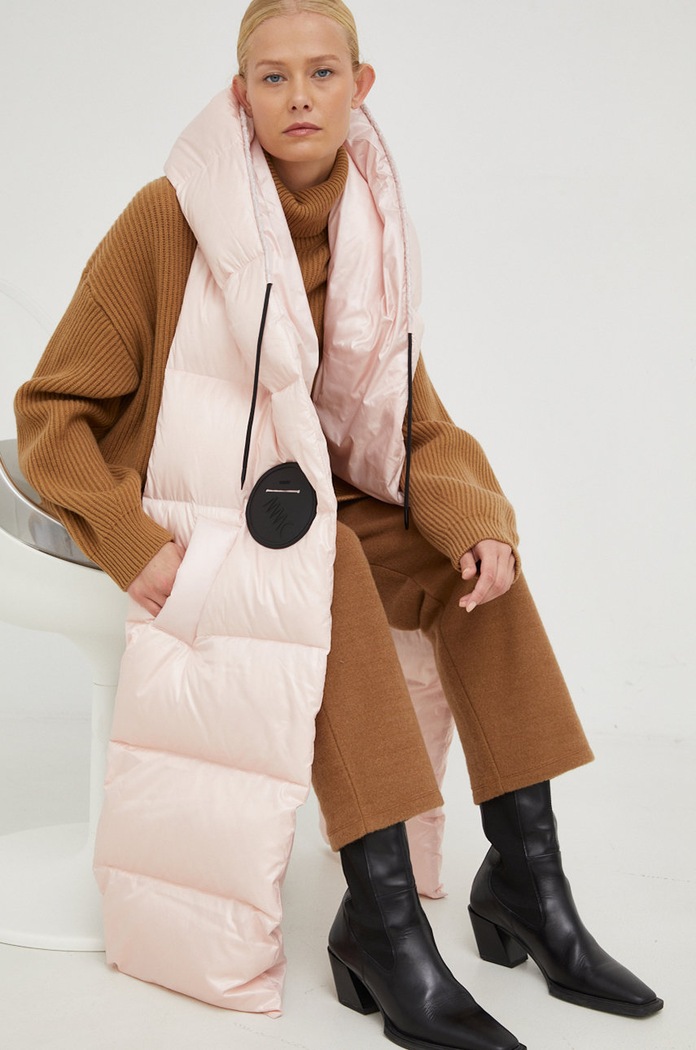 Пухен шал MMC STUDIO COMET.BASIC розов AW23