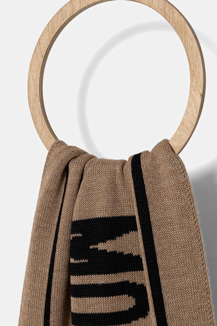 Šal z dodatkom volne Moschino M5634.50199 bež AW25