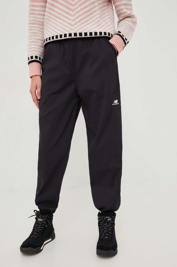 Tepláky New Balance látka černá WP23506BK