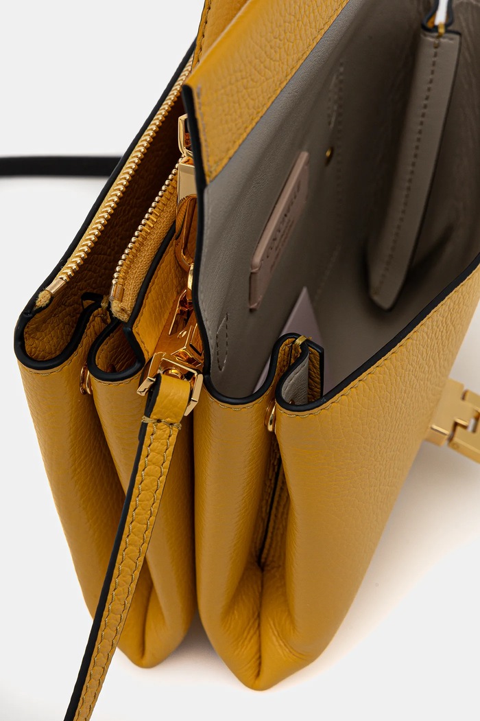 Geantă crossbody pentru femei din piele Coccinelle galben E1.MD5.55.B7.01