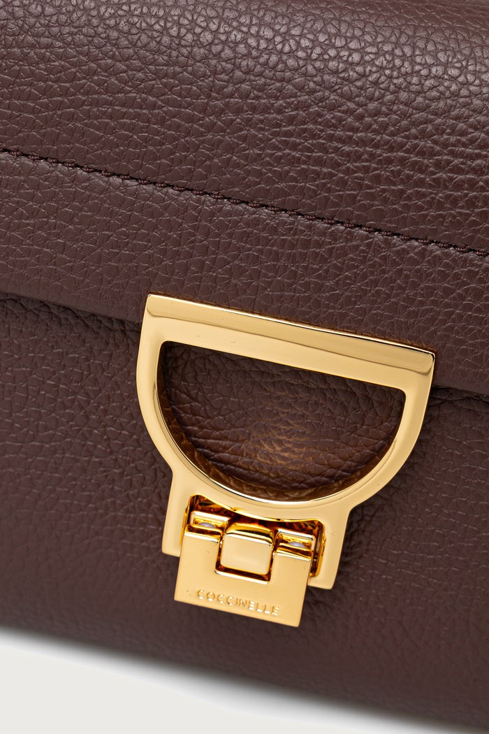 Сумка crossbody для женщин кожаная Coccinelle E1.MD5.55.B7.01 фиолетовой