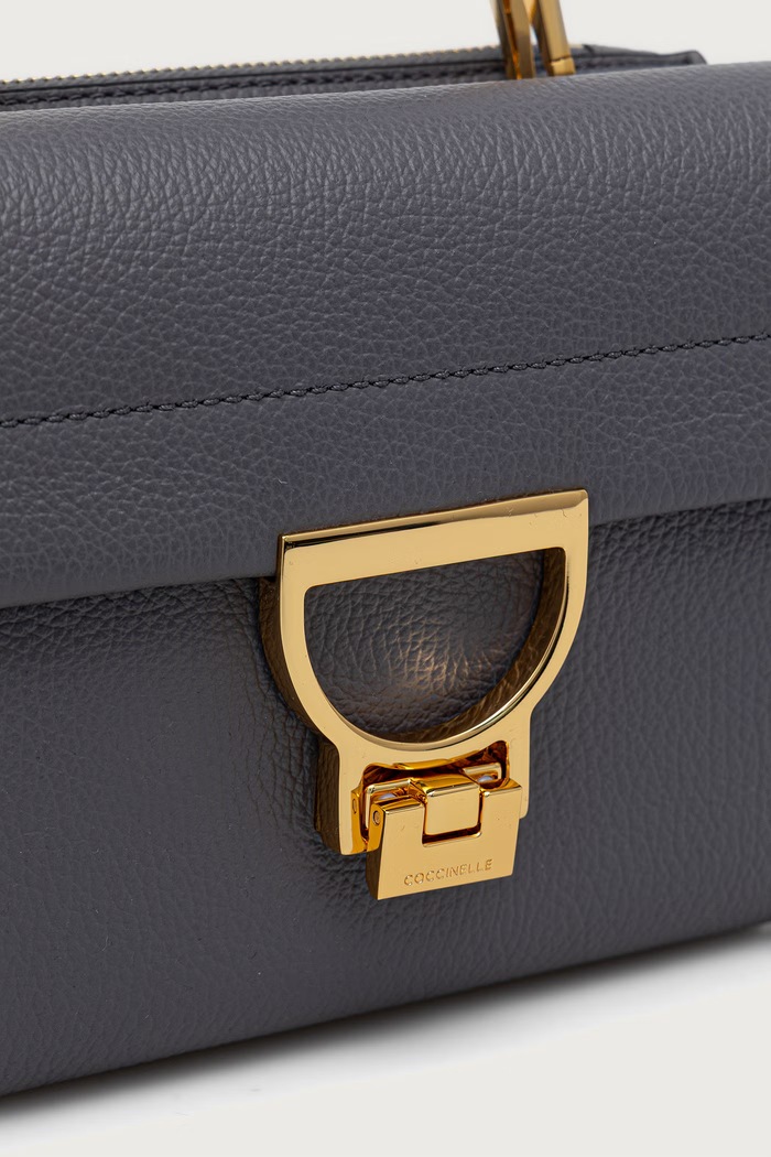 Сумка crossbody для женщин кожаная Coccinelle серый E1.MD5.55.B7.01