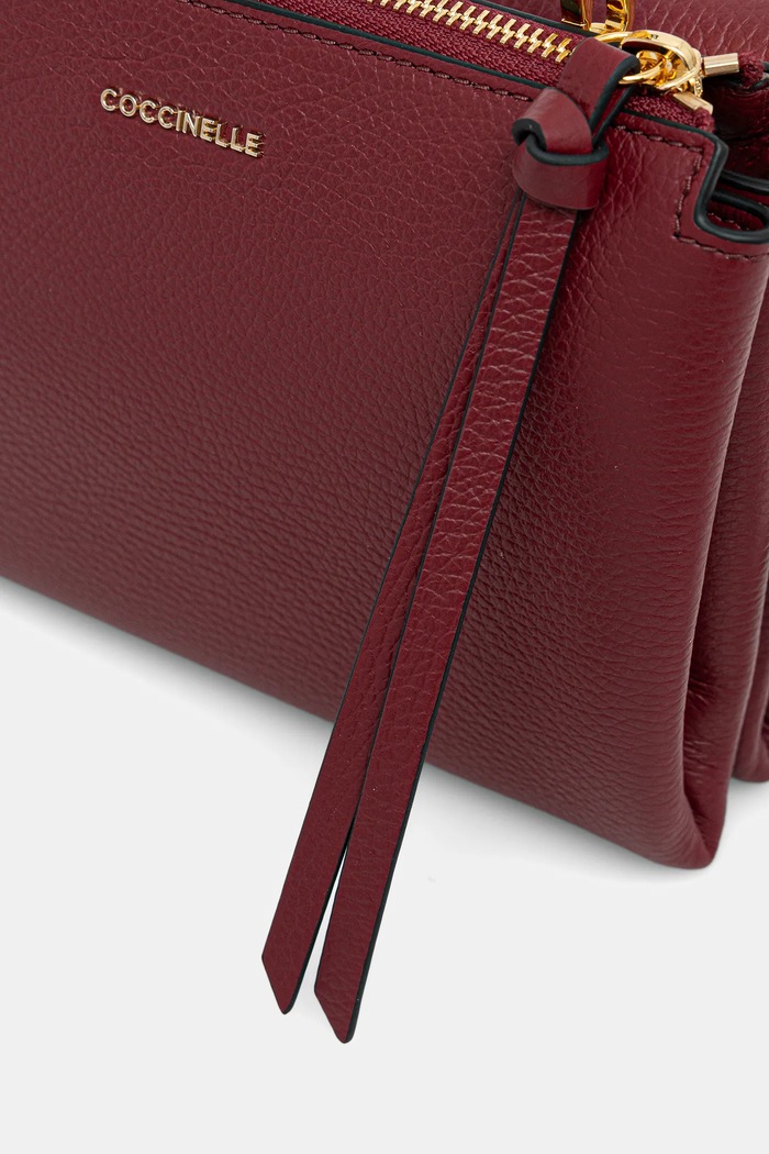 Geantă crossbody pentru femei din piele Coccinelle E1.MD5.55.B7.01 burgundia