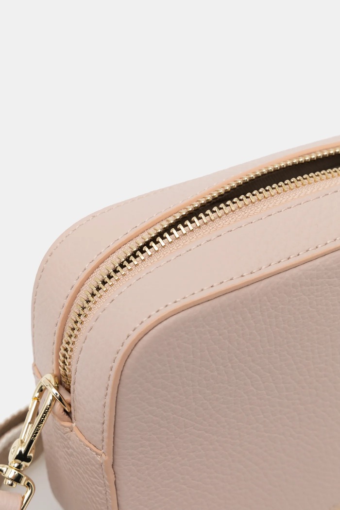 Crossbody kabelka dámská kožená Coccinelle E5.MN5.55.I1.01 růžová