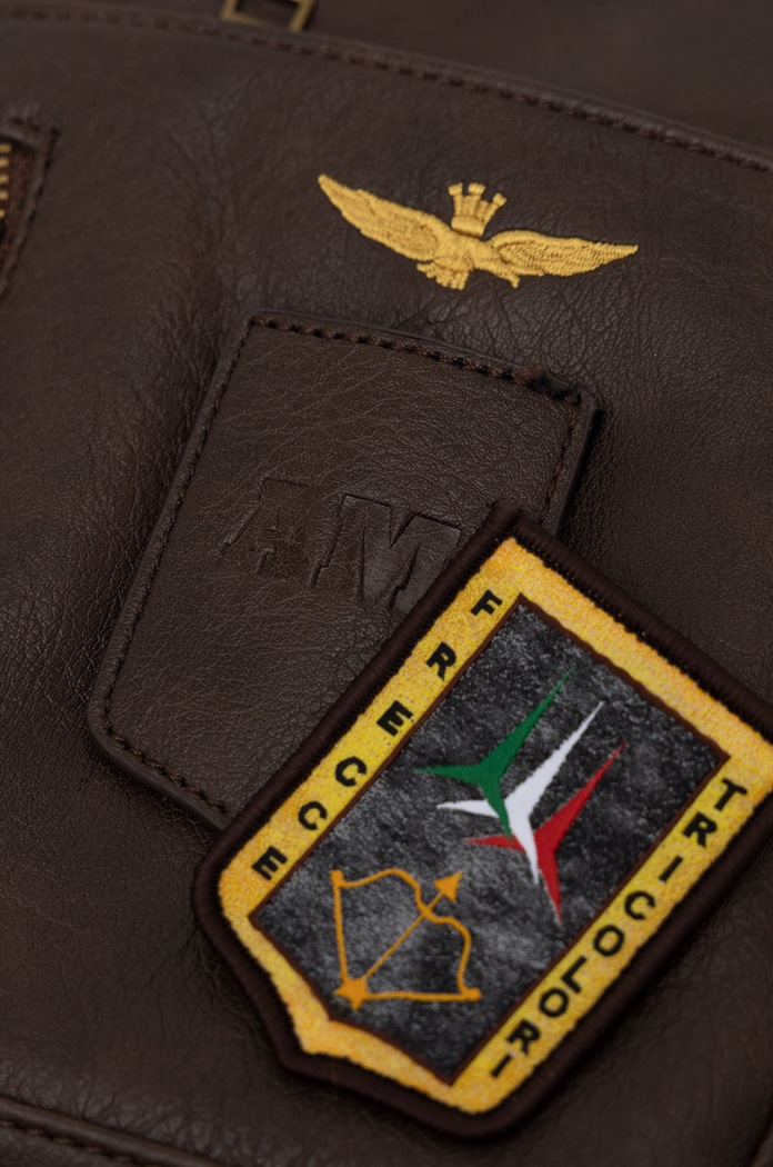 Ledvinka Aeronautica Militare AM470 hnědá