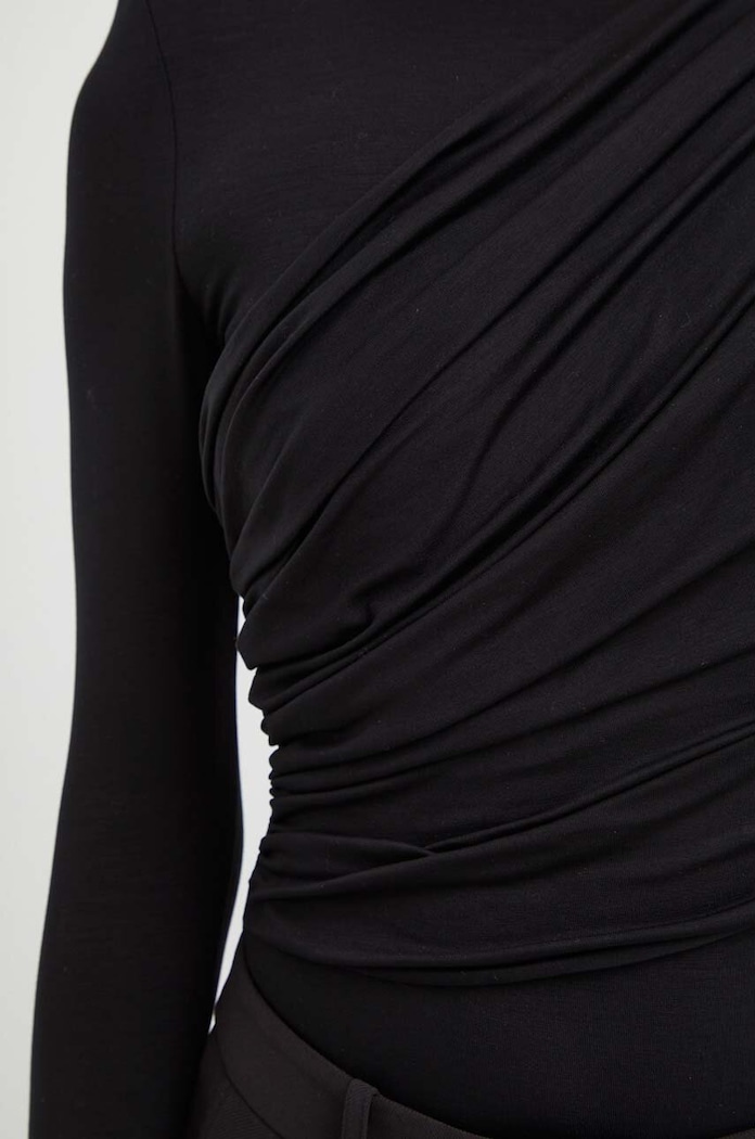 Undress Code body 574