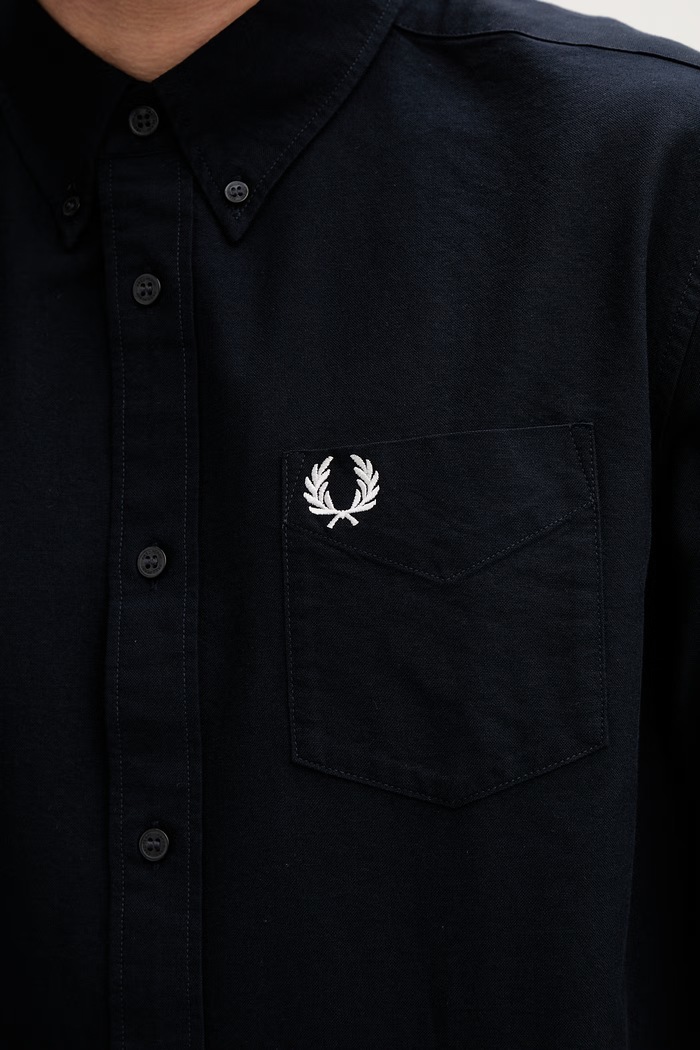 Bombažna srajca Fred Perry M5516.608 mornarsko modra