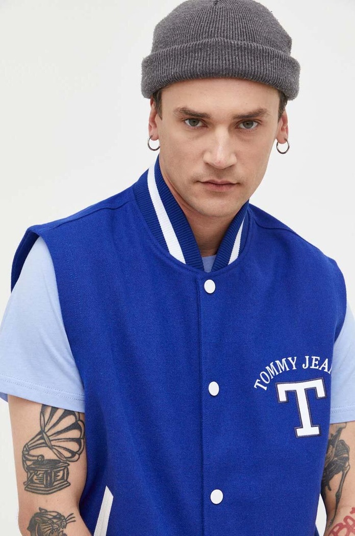 Αμάνικο από μείγμα μαλλιού Tommy Jeans με μείγμα μαλλιού μπλε DM0DM16631